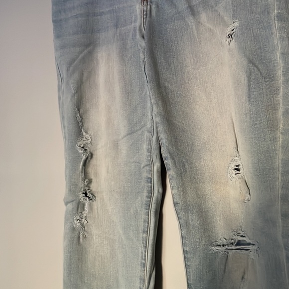 Light Wash Super Stretch Jeggings (SHORT) - Picture 2 of 4